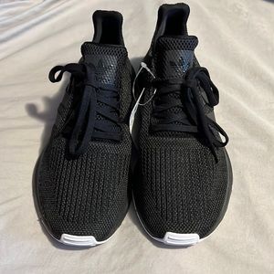 Never been worn women’s Swift Run W Adidas sneakers